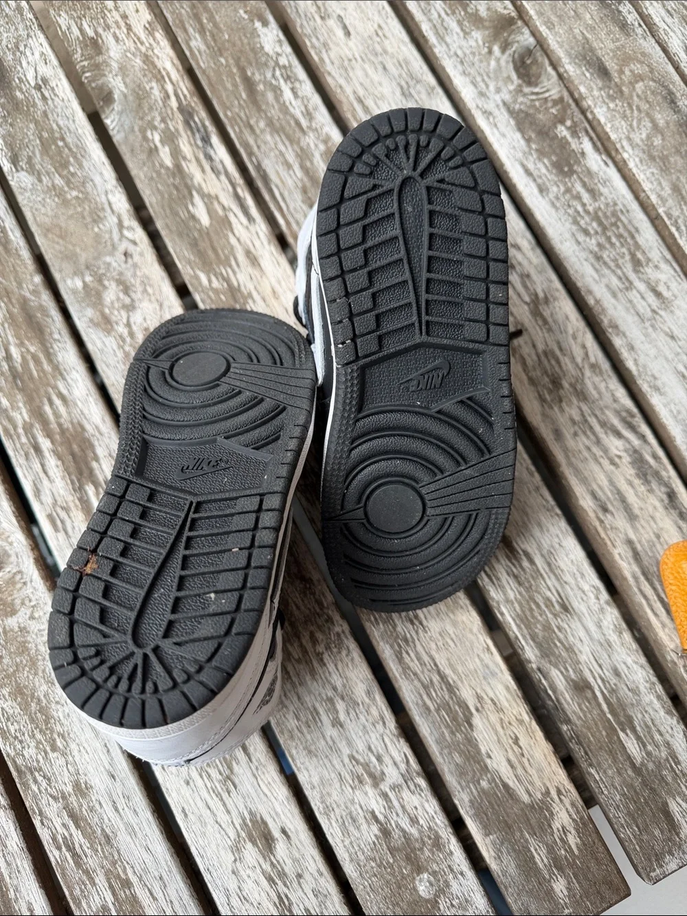 Nike Air Jordan Kids Black and White High-Top ya